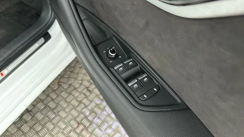 AUDI A4 35 TFSI S Line
