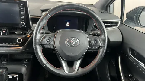 Toyota Corolla 2.0 VVT-i Hybrid GR Sport CVT