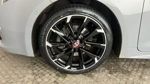 Toyota Corolla 2.0 VVT-i Hybrid GR Sport CVT