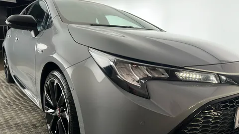 Toyota Corolla 2.0 VVT-i Hybrid GR Sport CVT