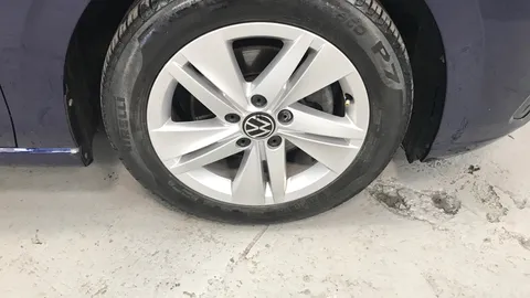 VOLKSWAGEN GOLF 1.5 TSI Life