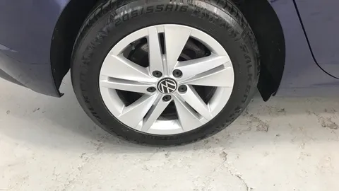 VOLKSWAGEN GOLF 1.5 TSI Life