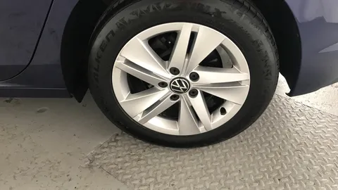 VOLKSWAGEN GOLF 1.5 TSI Life