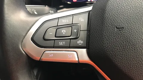 VOLKSWAGEN GOLF 1.5 TSI Life