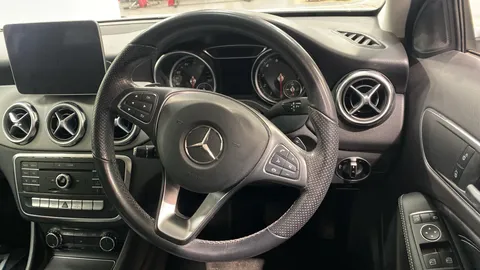 MERCEDES-BENZ GLA GLA 180 Urban Edition Auto
