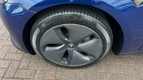TESLA MODEL 3 Long Range AWD Auto