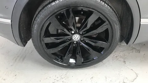 VOLKSWAGEN TIGUAN 2.0 TDi 150 R-Line Tech DSG