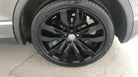 VOLKSWAGEN TIGUAN 2.0 TDi 150 R-Line Tech DSG