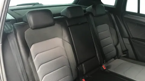 VOLKSWAGEN TIGUAN 2.0 TDi 150 R-Line Tech DSG