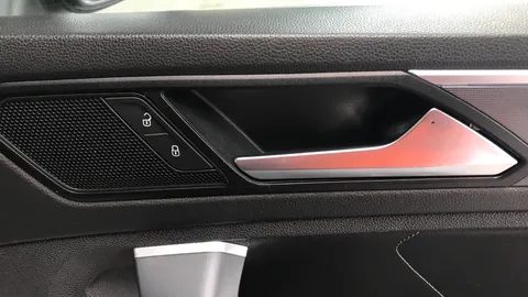 VOLKSWAGEN TIGUAN 2.0 TDi 150 R-Line Tech DSG