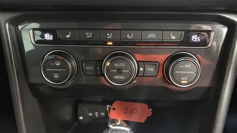 VOLKSWAGEN TIGUAN 2.0 TDi 150 R-Line Tech DSG