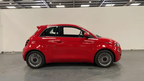 FIAT 500 87kW Red 42kWh Auto