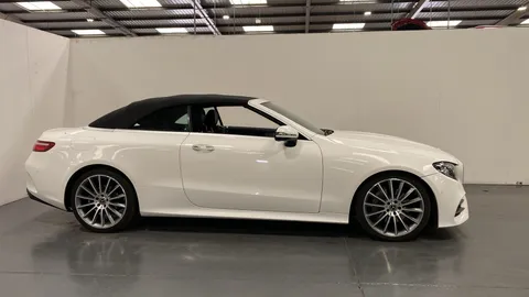MERCEDES-BENZ E CLASS E220d AMG Line Premium 9G-Tronic