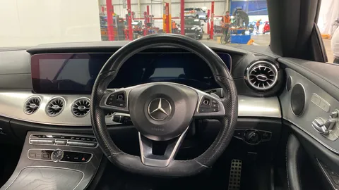 MERCEDES-BENZ E CLASS E220d AMG Line Premium 9G-Tronic
