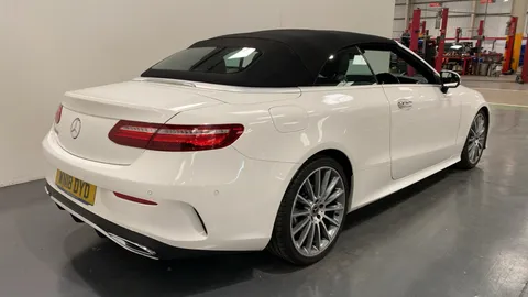 MERCEDES-BENZ E CLASS E220d AMG Line Premium 9G-Tronic
