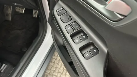 Hyundai Kona 150kW Premium 64kWh Auto