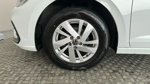 VOLKSWAGEN POLO 1.0 TSI Life DSG