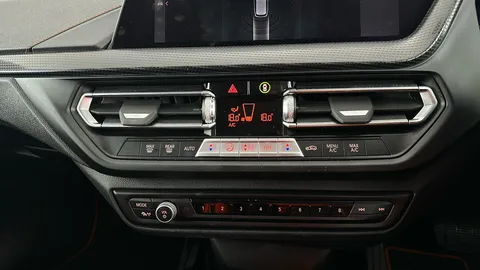BMW 1 SERIES 118i [136] Sport Step Auto [Live Cockpit Pro]
