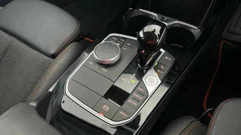 BMW 1 SERIES 118i [136] Sport Step Auto [Live Cockpit Pro]