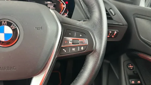 BMW 1 SERIES 118i [136] Sport Step Auto [Live Cockpit Pro]