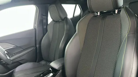 PEUGEOT 2008 1.2 PureTech 130 GT EAT8