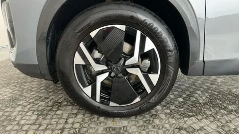 PEUGEOT 2008 1.2 PureTech 130 GT EAT8