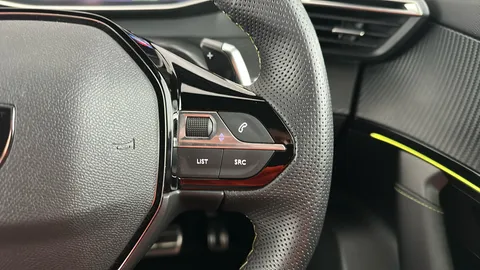 PEUGEOT 2008 1.2 PureTech 130 GT EAT8
