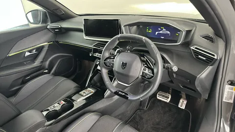 PEUGEOT 2008 1.2 PureTech 130 GT EAT8