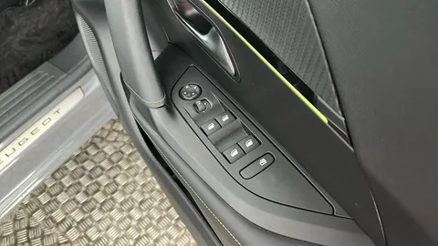 PEUGEOT 2008 1.2 PureTech 130 GT EAT8