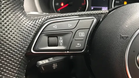 AUDI Q2 35 TFSI S Line S Tronic