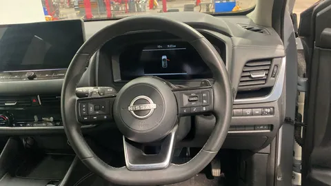 NISSAN QASHQAI 1.3 DiG-T MH 158 N-Connecta Xtronic