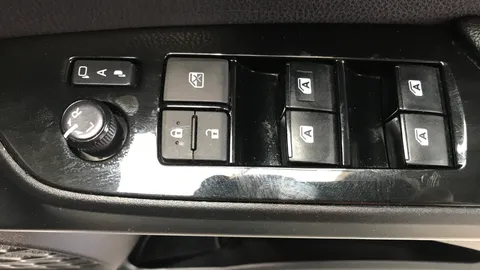 TOYOTA PRIUS 1.8 VVTi Plug-in Excel CVT