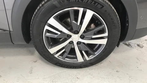 PEUGEOT 3008 1.2 PureTech Allure Premium+ EAT8