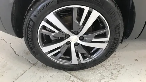PEUGEOT 3008 1.2 PureTech Allure Premium+ EAT8