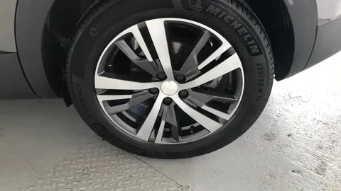 PEUGEOT 3008 1.2 PureTech Allure Premium+ EAT8
