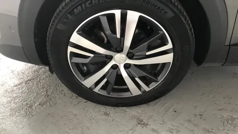 PEUGEOT 3008 1.2 PureTech Allure Premium+ EAT8