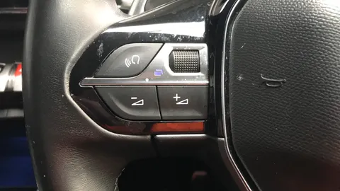 PEUGEOT 3008 1.2 PureTech Allure Premium+ EAT8