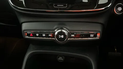VOLVO XC40 1.5 T3 [163] Momentum Geartronic