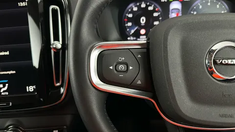 VOLVO XC40 1.5 T3 [163] Momentum Geartronic