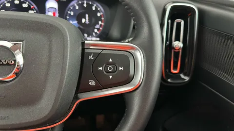 VOLVO XC40 1.5 T3 [163] Momentum Geartronic