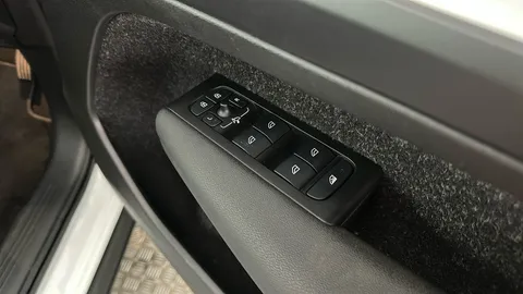 VOLVO XC40 1.5 T3 [163] Momentum Geartronic