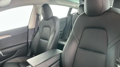 TESLA MODEL 3 RWD Auto
