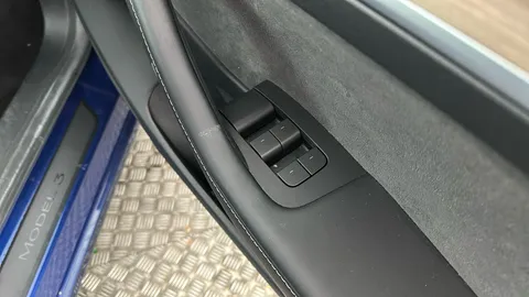 TESLA MODEL 3 RWD Auto