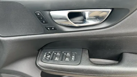 VOLVO V60 2.0 D4 [190] Momentum Pro Auto