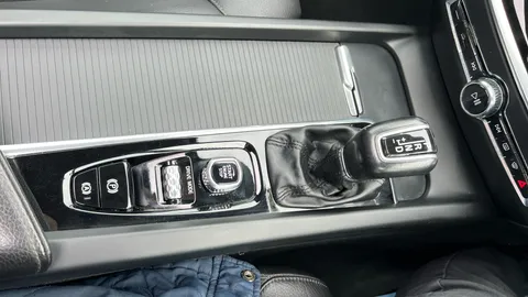 VOLVO V60 2.0 D4 [190] Momentum Pro Auto