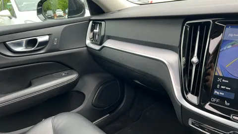 VOLVO V60 2.0 D4 [190] Momentum Pro Auto