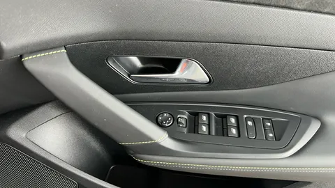 PEUGEOT 408 1.2 Hybrid 136 GT e-DSC6