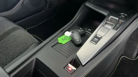 PEUGEOT 408 1.2 Hybrid 136 GT e-DSC6