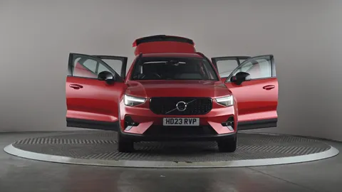 VOLVO XC40 2.0 B3P Plus Dark Auto