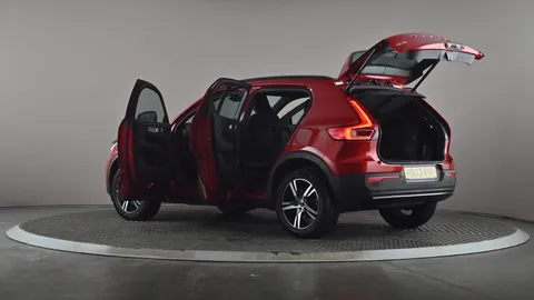 VOLVO XC40 2.0 B3P Plus Dark Auto